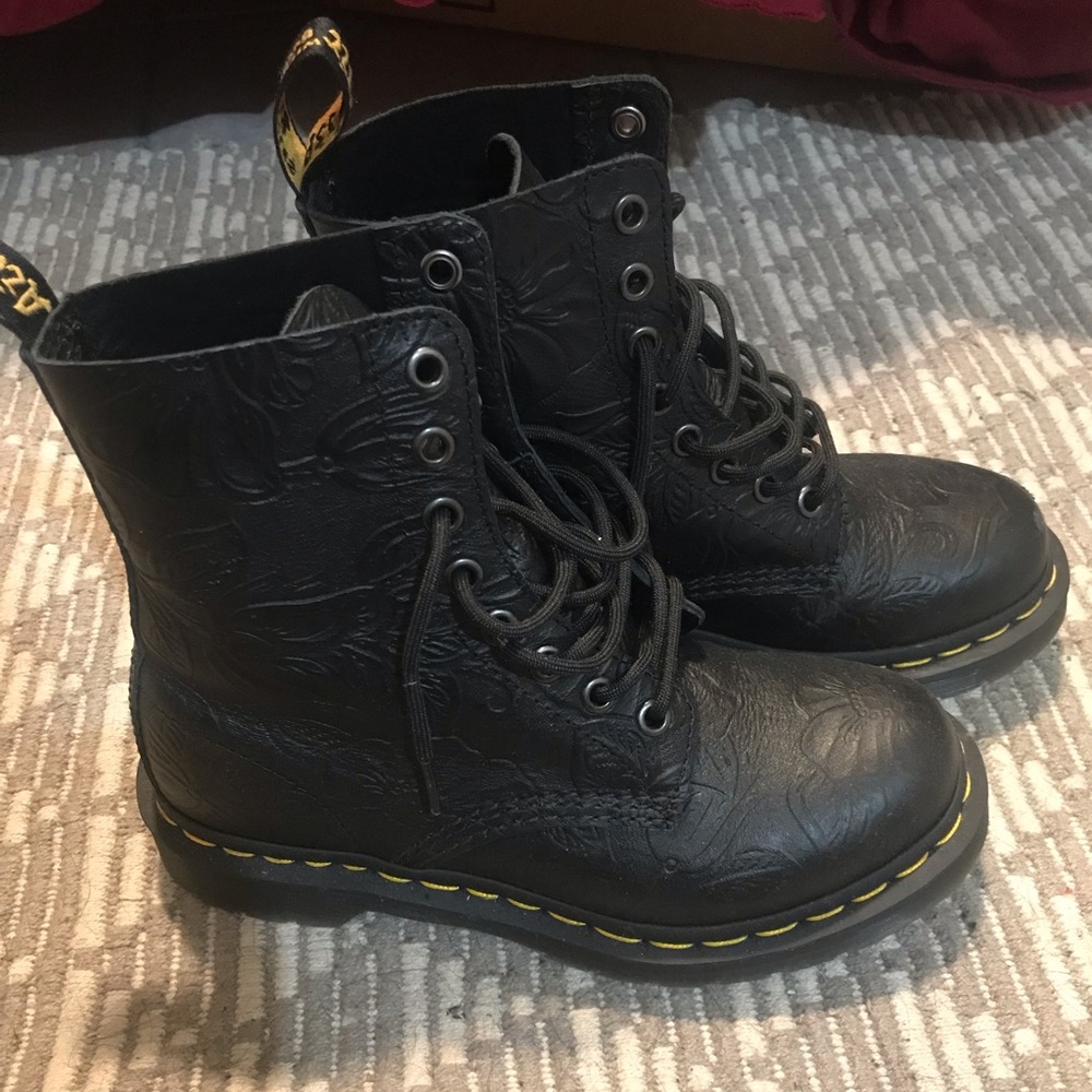 Size 6 (36) Dr. Marten floral print combat boots